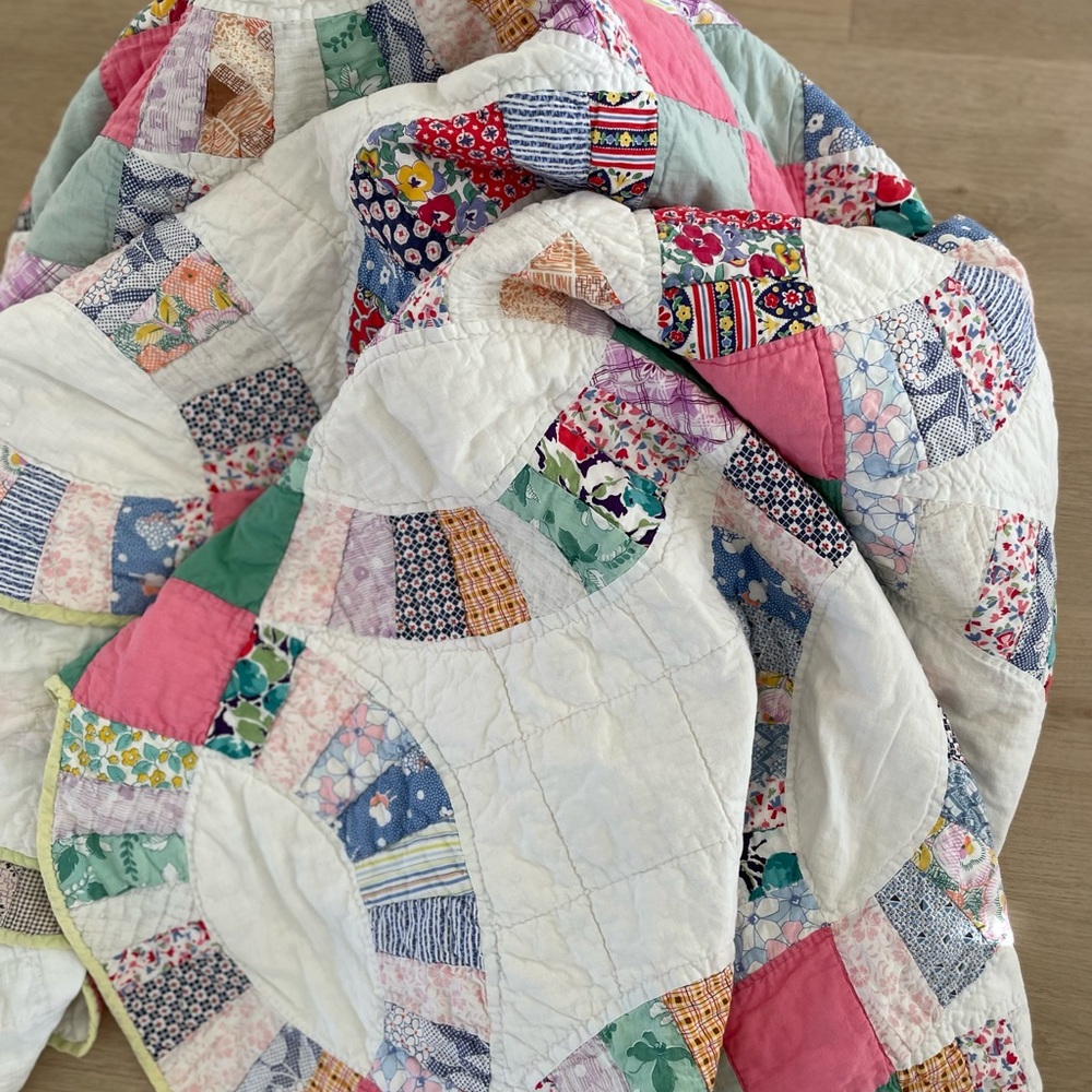 Vintage Handmade Double Wedding Ring Patchwork Quilt 84x64 Feedsack Fabrics - Picture 10 of 16